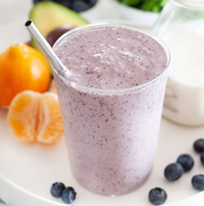 Blåbær-fersken smoothie